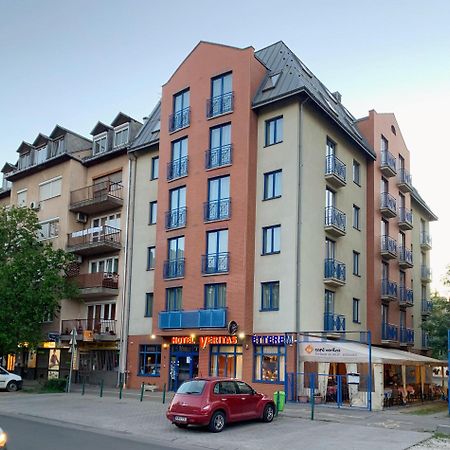 Hotel Veritas Budapest Exteriör bild