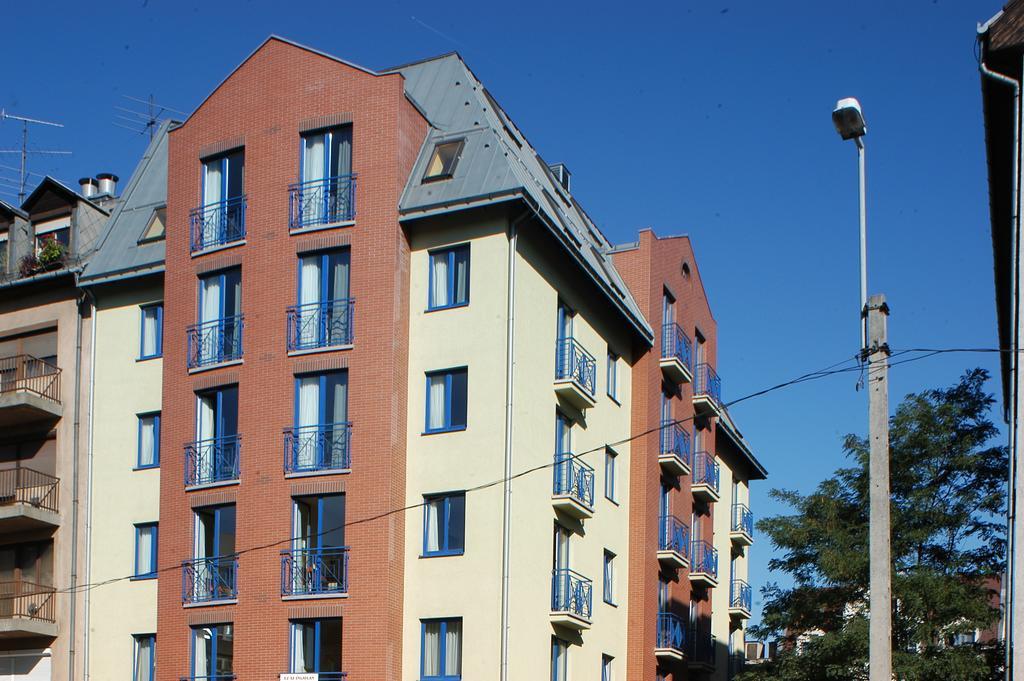 Hotel Veritas Budapest Exteriör bild