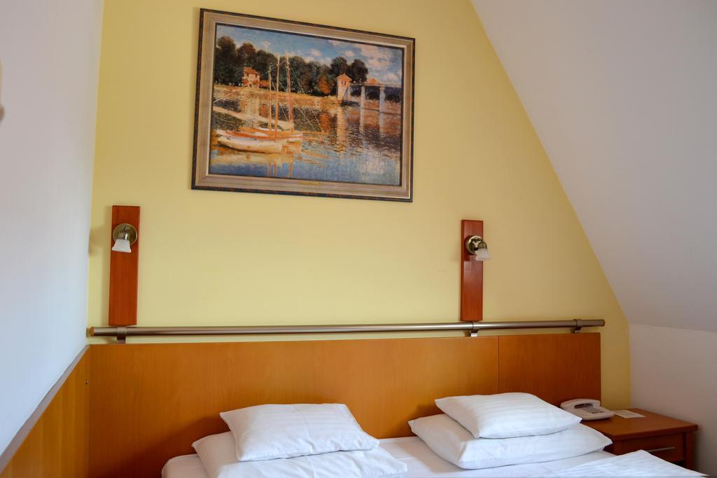 Hotel Veritas Budapest Exteriör bild