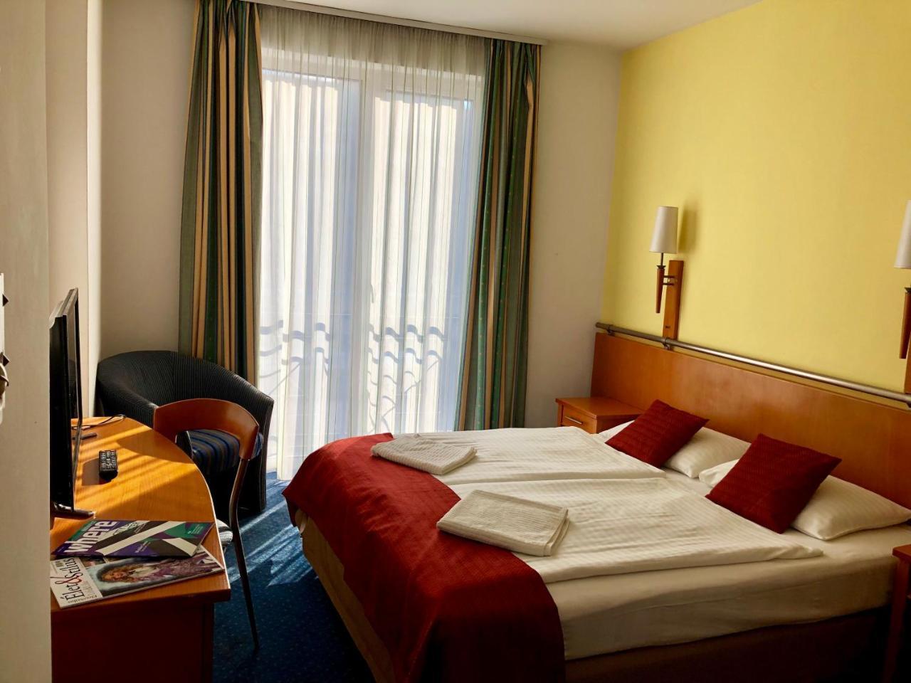 Hotel Veritas Budapest Exteriör bild