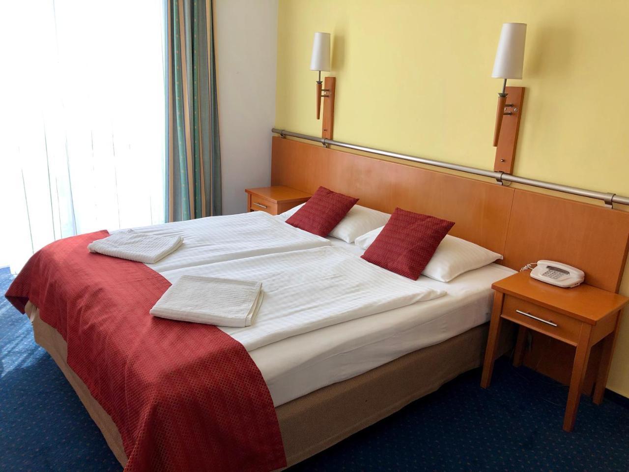 Hotel Veritas Budapest Exteriör bild